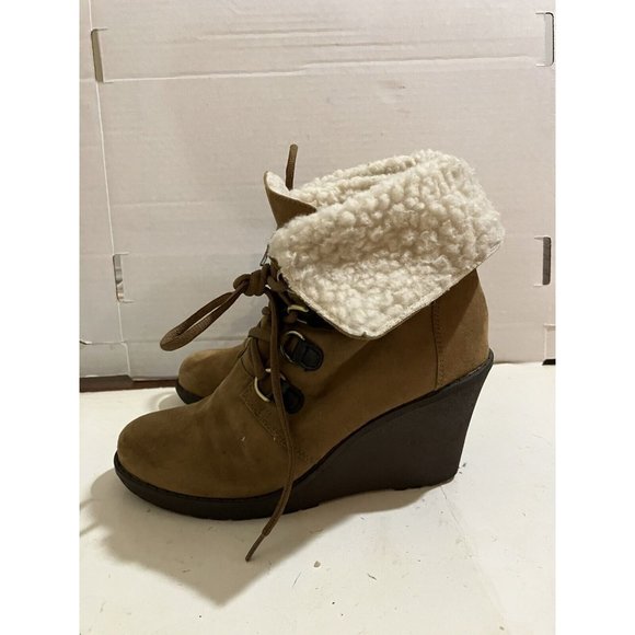 Route 66 Womens Size 7 Brown faux fur collar high Wedge Booties Ankle Boots - Picture 2 of 7